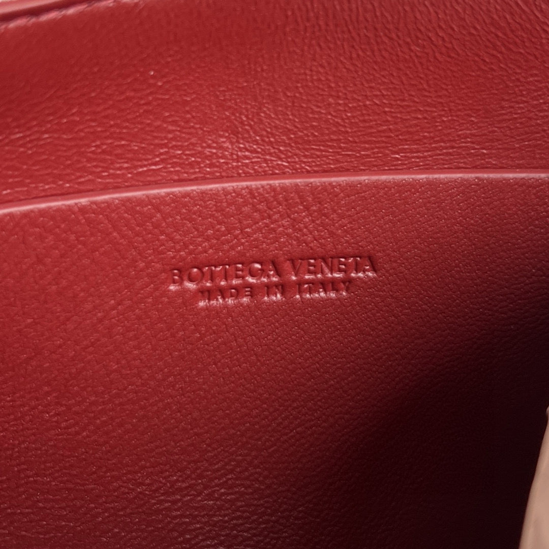 Bottega Veneta Concert Pouch detail shot – authentic designer craftsmanship