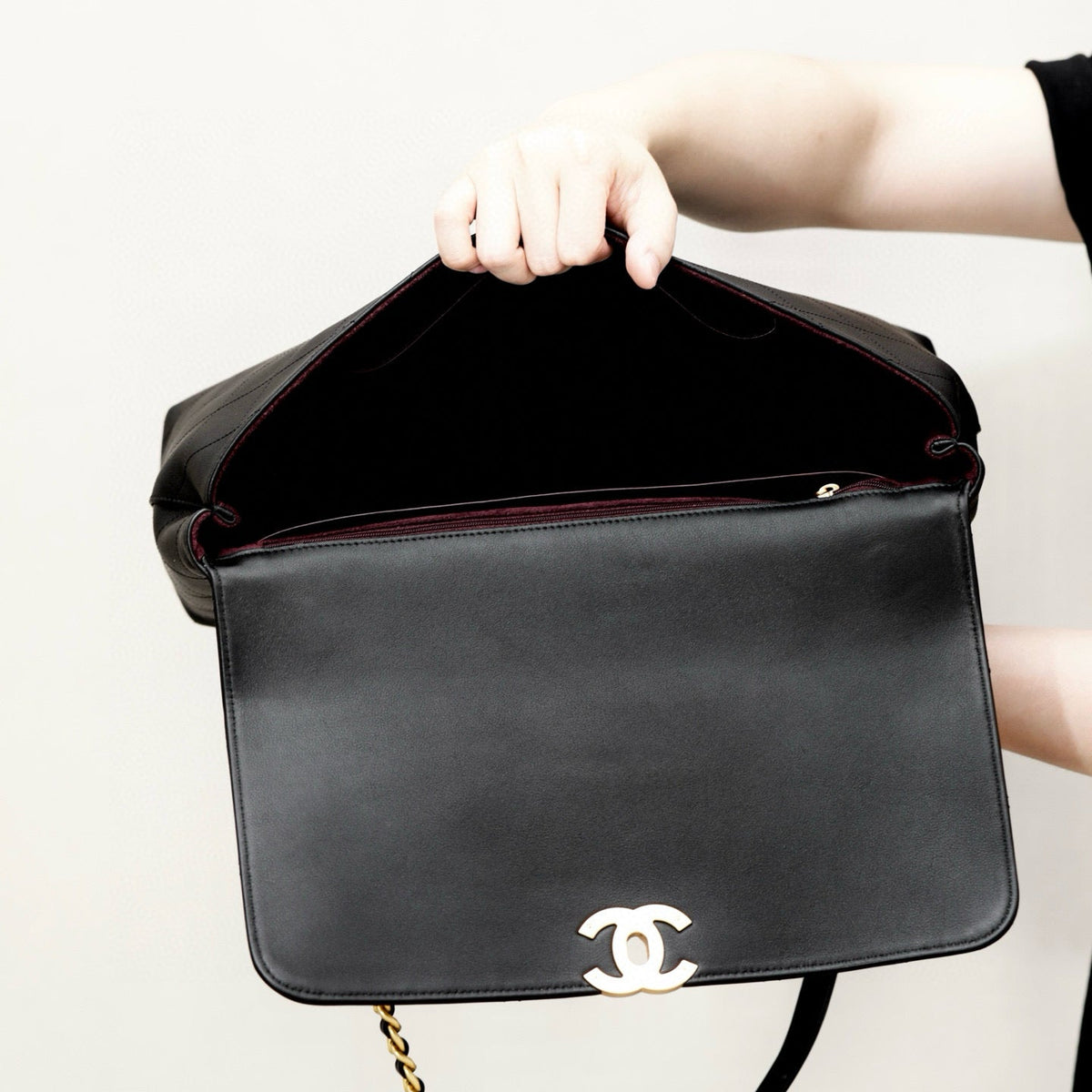 Chanel 25S Large Bag detail shot – authentic designer craftsmanship