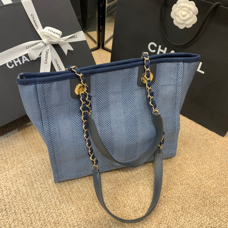  spacious purse view 8