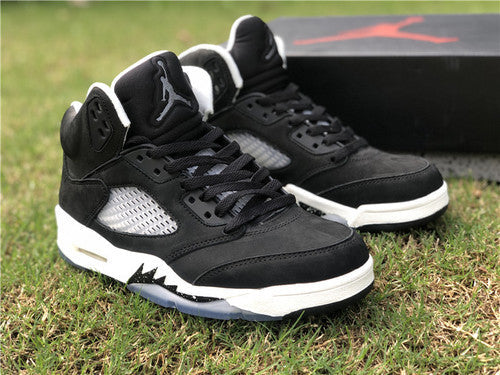 Nike Men's & Women's Designer Lifestyle Shoes — Style 140 front view