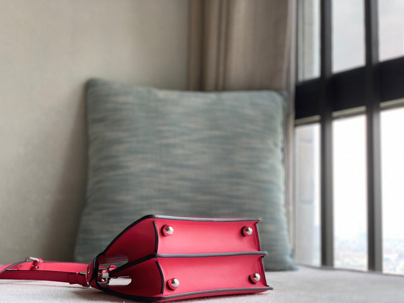 Ziva's Charm handbag – product shot (20cm*15cm*11cm)