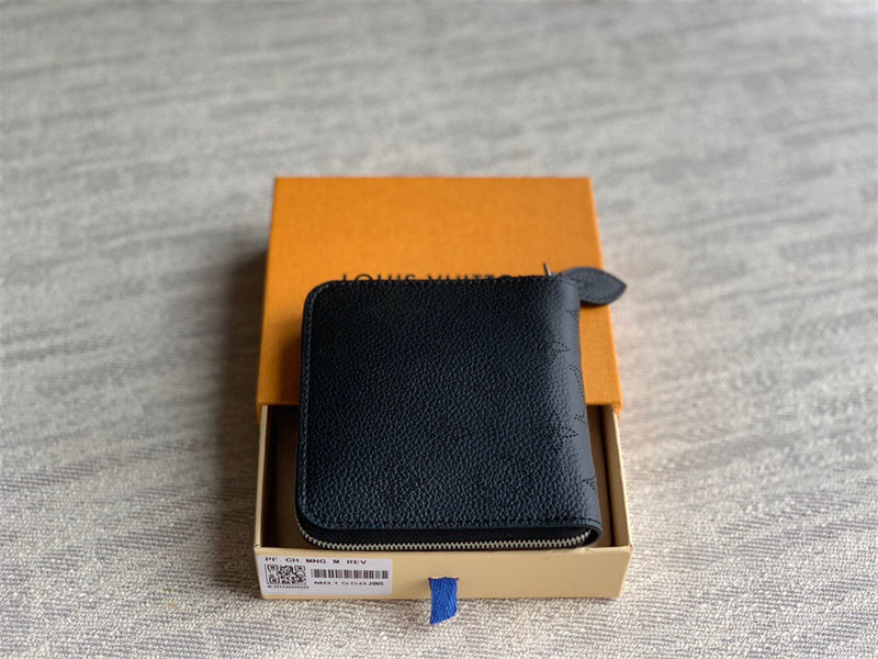  Sleek everyday bag front view 7