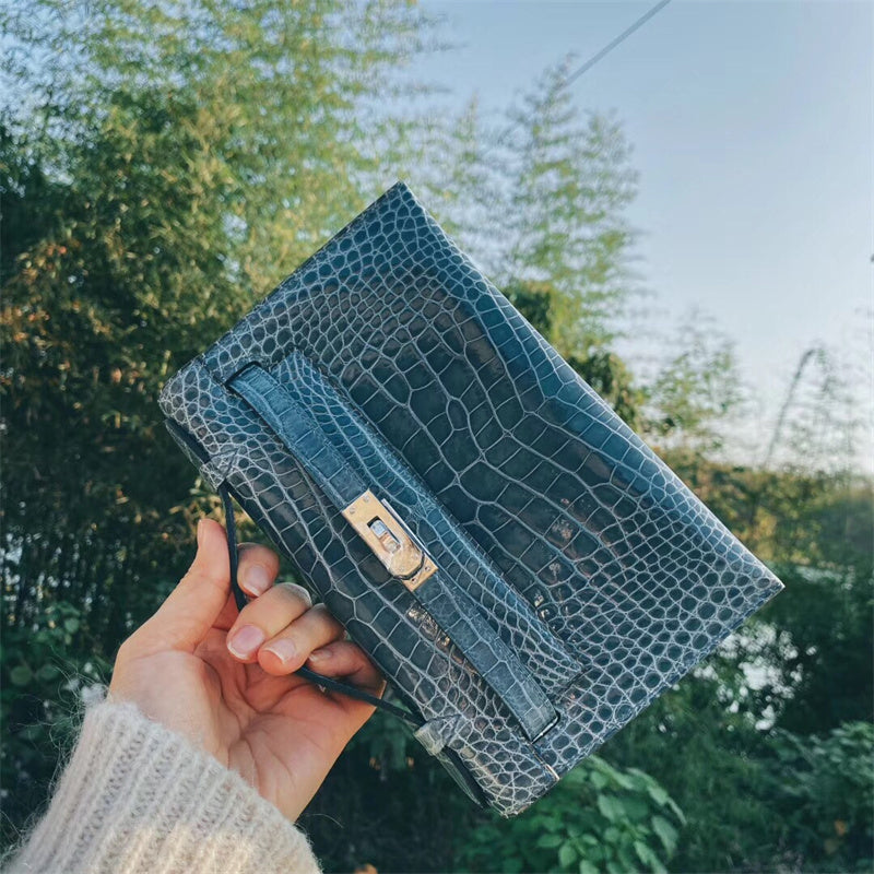  shoulder bag interior and compartment view 27