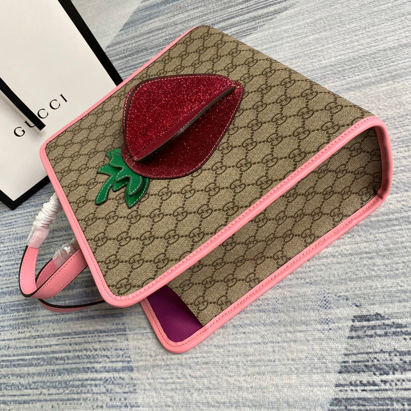 Handle and strap detail of refined statement women's handbag – women's premium purse