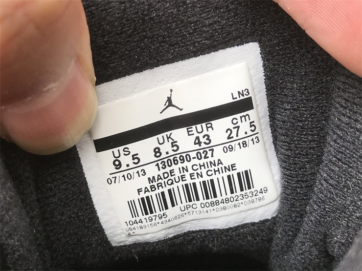 Nike classic monochrome luxury sneakers view 17 low-top design