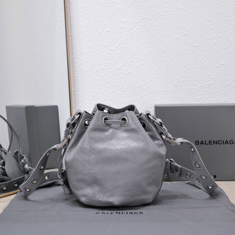 Zivas Charm Contemporary Flair Statement Handbag (Timeless Wardrobe Addition) – Detail View 9