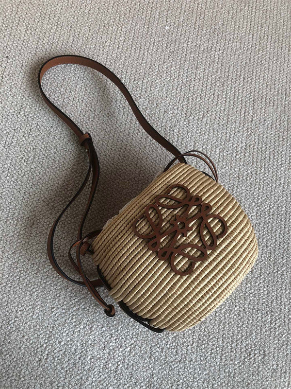 Ziva's Charm handbag – detail view (20cm*19cm*11cm)