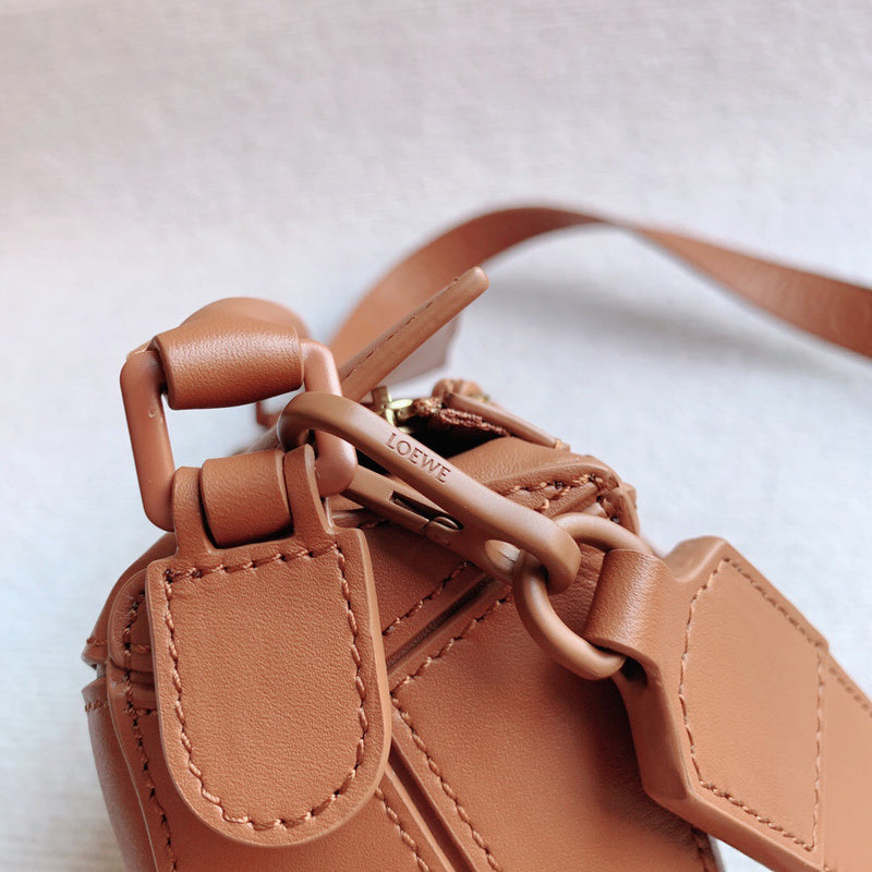Ziva's Charm handbag – carry view (17cm*12cm*7cm)
