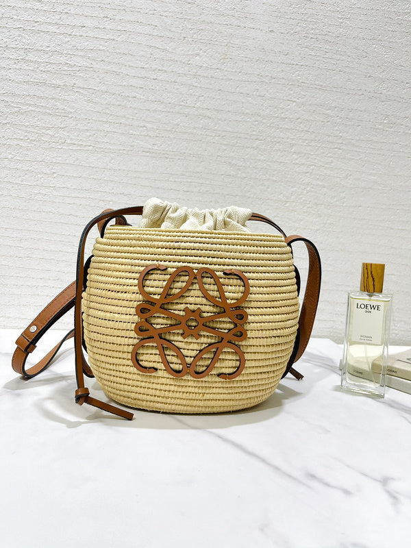 Ziva's Charm handbag – close-up view (16cm*12cm*18cm)