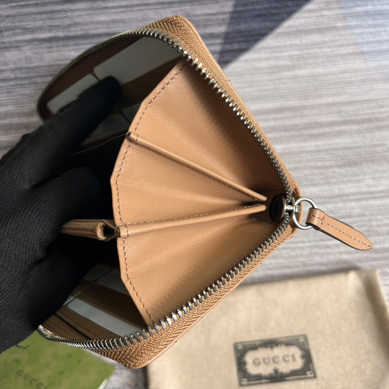 Side profile of elevated classic women's handbag – women's luxury accessory