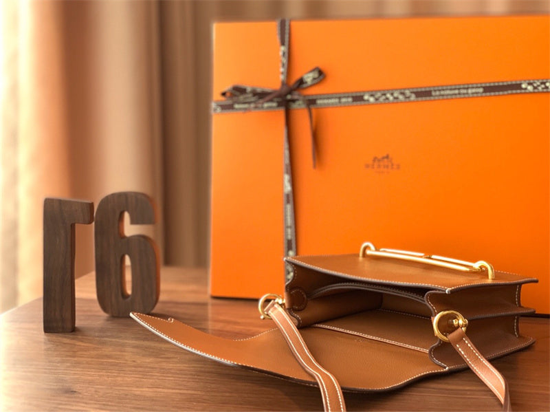  satchel interior and compartment view 9
