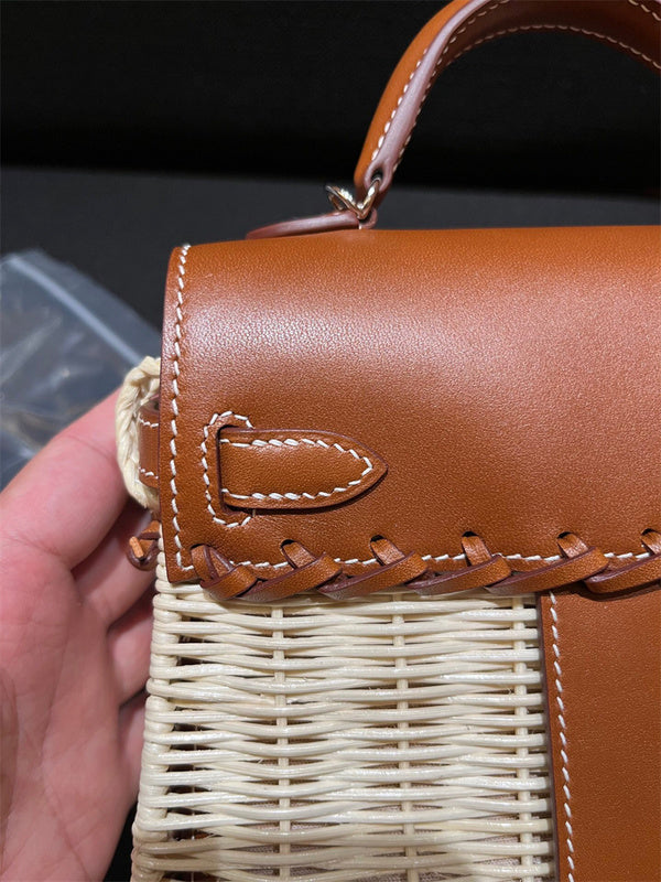  structured bag interior and compartment view 15