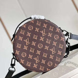 Handle and strap detail of classic sleek women's handbag – women's statement bag