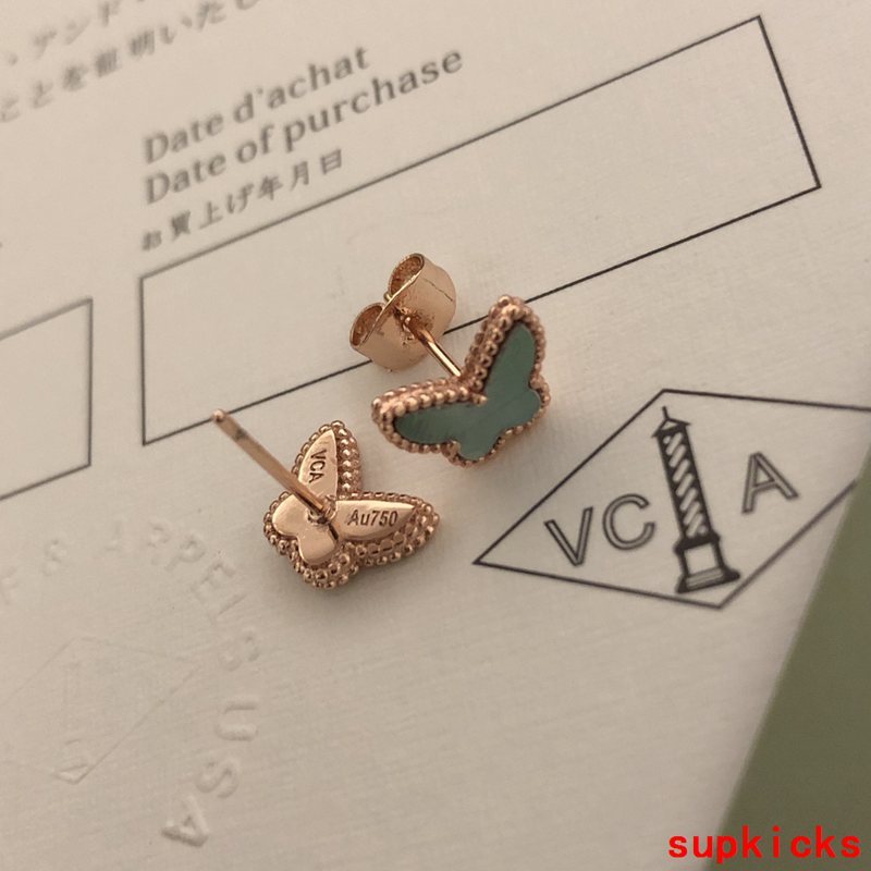 Close-up detail view of Van Cleef & Arpels unisex jewelry piece