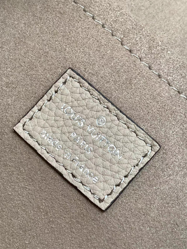  signature everyday bag detail view showing craftsmanship 20