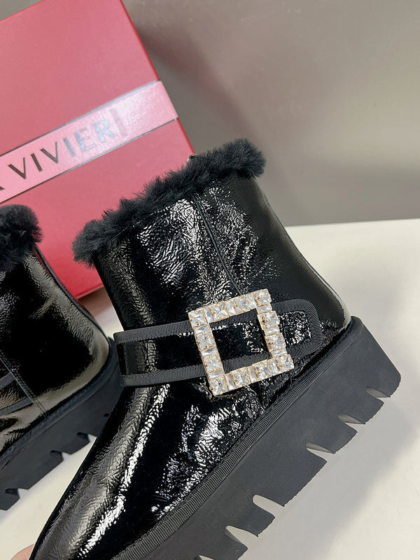 Texture and finish detail of Roger Vivier luxury piece style No.077