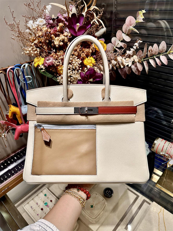  polished everyday bag detail view showing craftsmanship 8