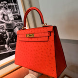 Fluid handbag styled for everyday wear