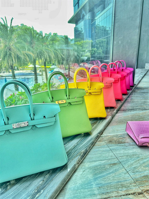  Minimalist shopper bag carried on shoulder 10