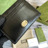 Styled lifestyle shot of classic modern women's handbag – women's everyday handbag