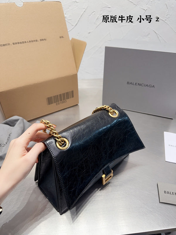 Ziva's Charm handbag – product shot (one versatile size)
