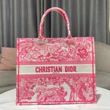 Close-up detail of everyday-luxe statement women's handbag – women's luxury handbag