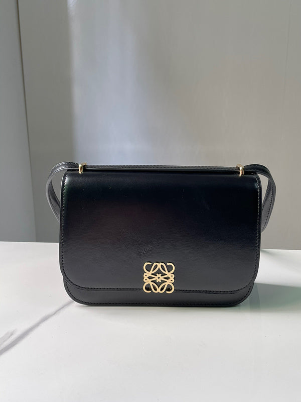 Ziva's Charm handbag – styled view (19cm*6cm*13.5cm)