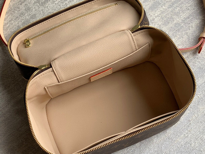  understated everyday bag detail view showing craftsmanship 8