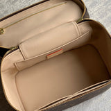 understated everyday bag detail view showing craftsmanship 8