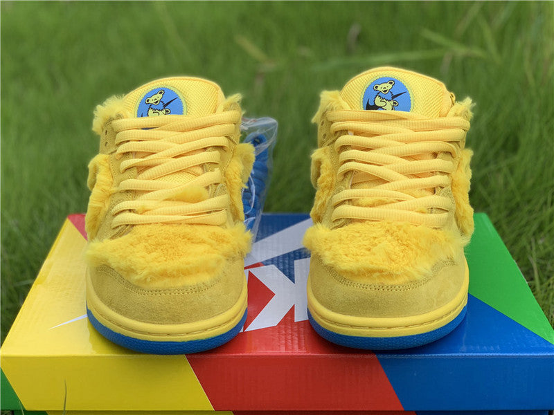 Nike Men's & Women's Signature Luxury Sneakers — Style 084 angle view