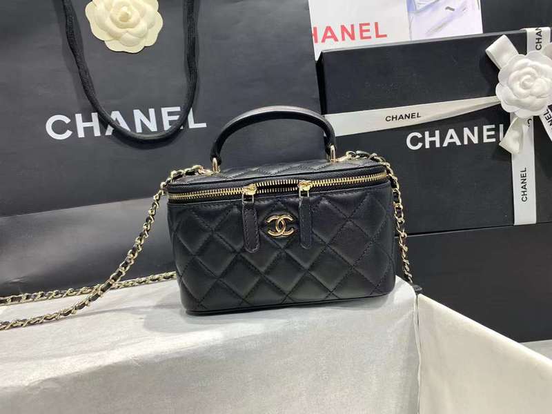 Zivas Charm Refined Structure Designer Handbag (Thoughtfully Structured Design) – Close-Up Detail