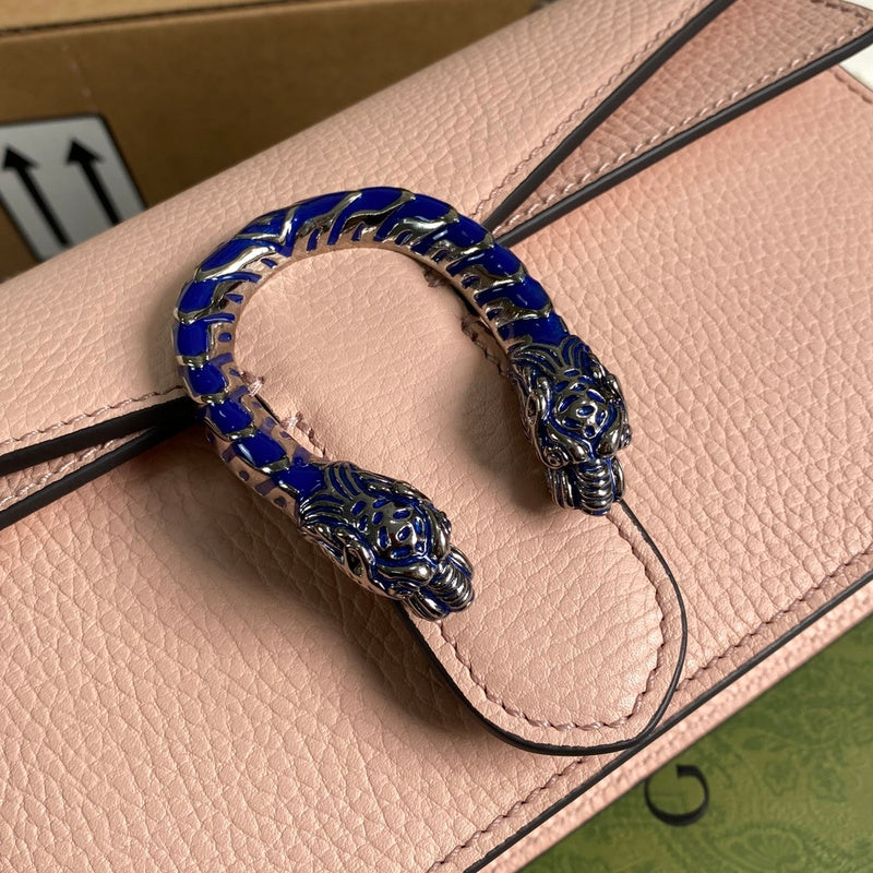 Handle and strap detail of chic signature women's handbag – women's statement bag