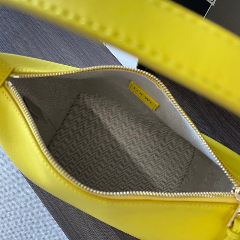 Ziva's Charm handbag – product shot (21cm*17cm*12.5cm)