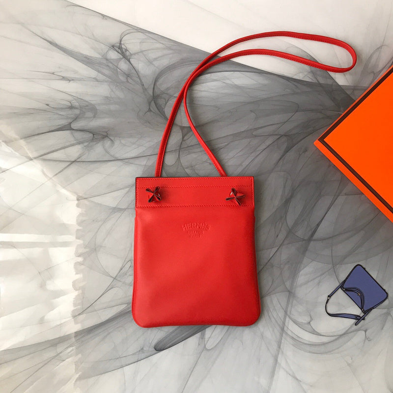 Side view of everyday-ready structured handbag
