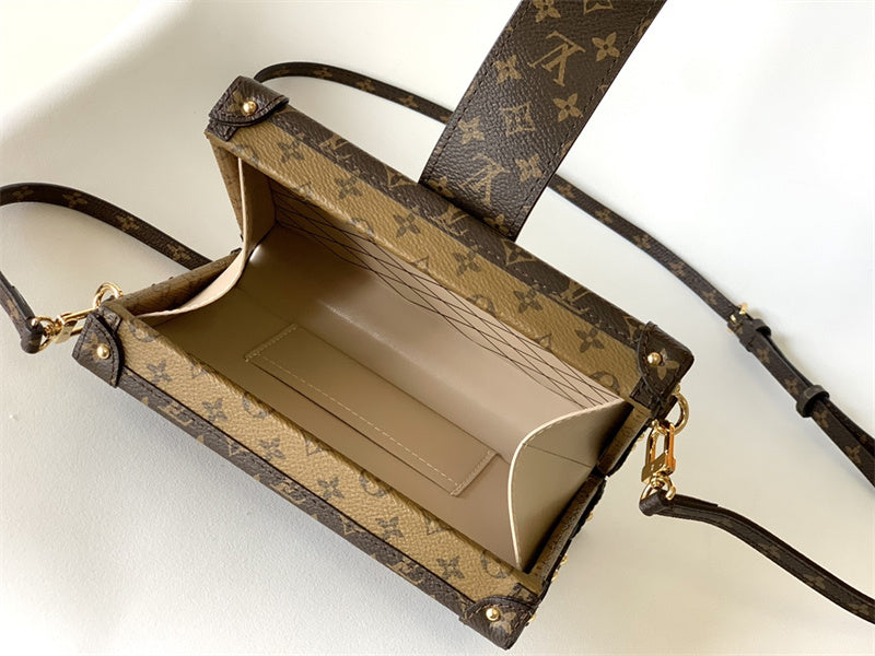  everyday bag interior and compartment view 15