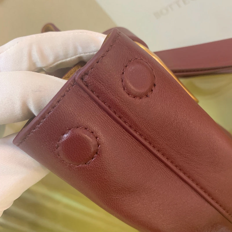 Modern Faux Leather Handbag - Polished Finish | Women's Fashion Handbag #1749 - hardware and detail close-up (image 5) of designer-inspired handbag