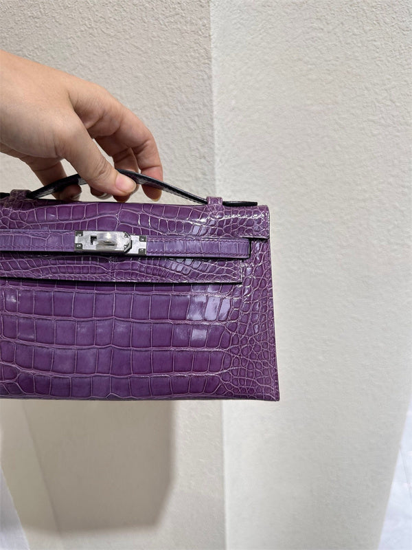  elegant tote bag styled with outfit 12