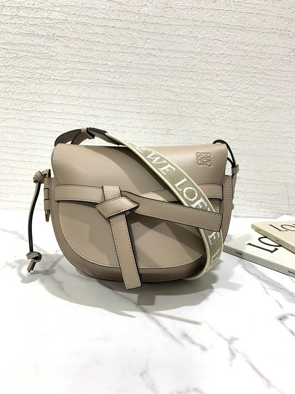 Ziva's Charm handbag – detail view (20cm*19cm*11.5cm)