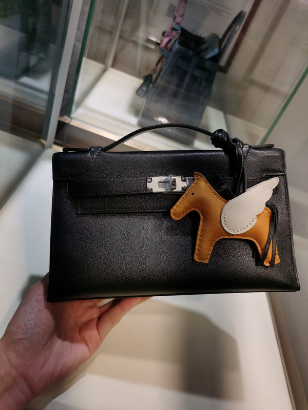 Sculpted handbag styled for everyday wear