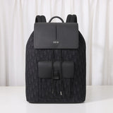 Close-up detail of premium everyday-luxe women's handbag – women's luxury accessory