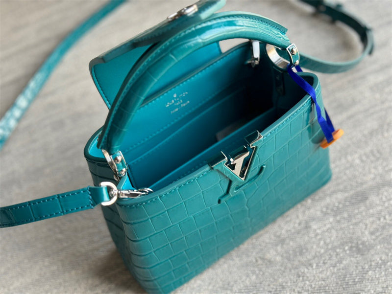  crossbody bag interior and compartment view 9