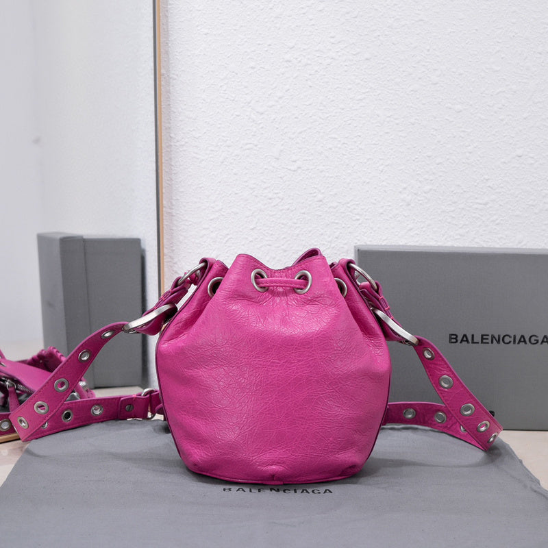 Zivas Charm Contemporary Flair Statement Handbag (Timeless Wardrobe Addition) – Lifestyle Shot 4