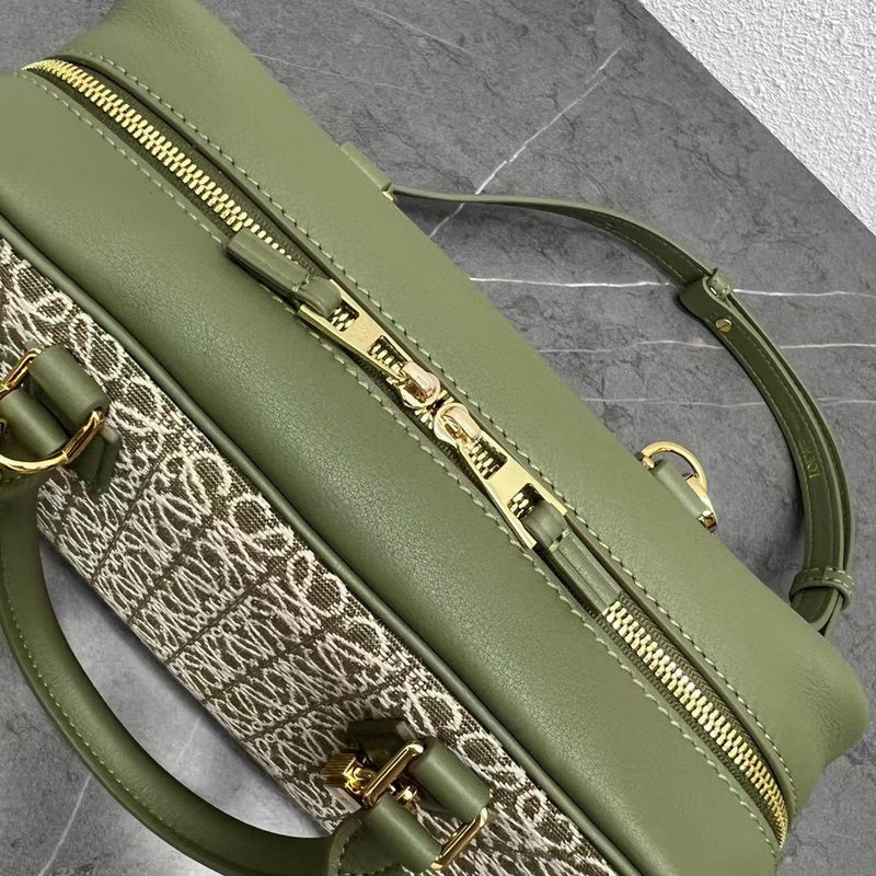 Ziva's Charm handbag – product shot (20cm*11cm*18cm)