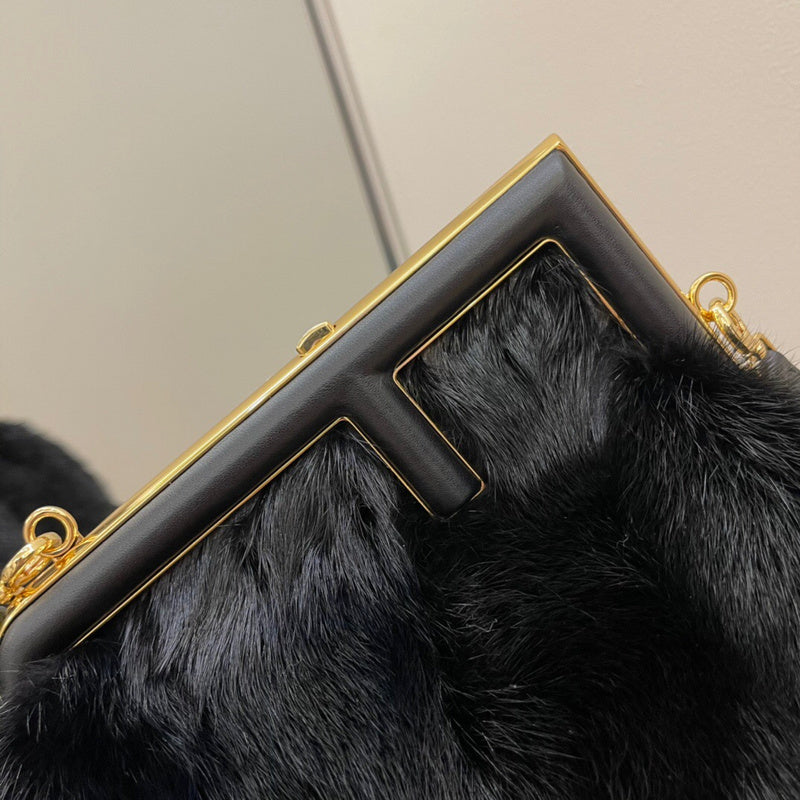 Ziva's Charm handbag – close-up view (26cm*9.5cm*18cm)