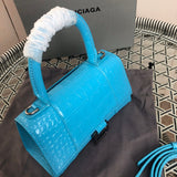 Handle and strap detail of chic statement women's handbag – women's luxury handbag