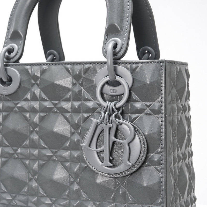 Handle and strap detail of classic everyday-luxe women's handbag – women's premium purse