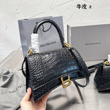 Ziva's Charm handbag – detail view (one versatile size)