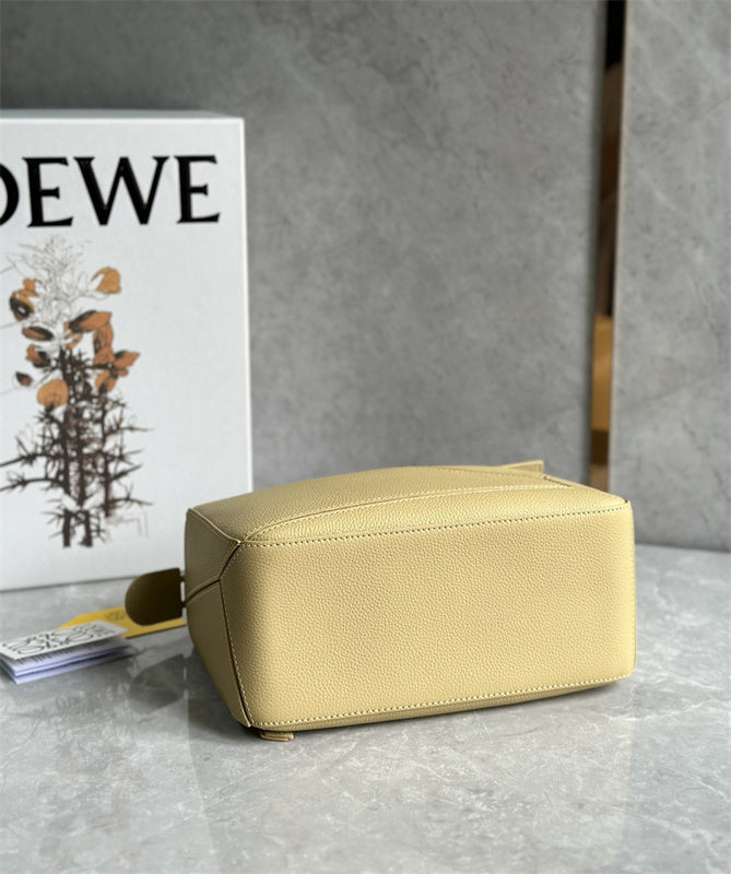 Ziva's Charm handbag – product shot (24cm*10cm*14cm)