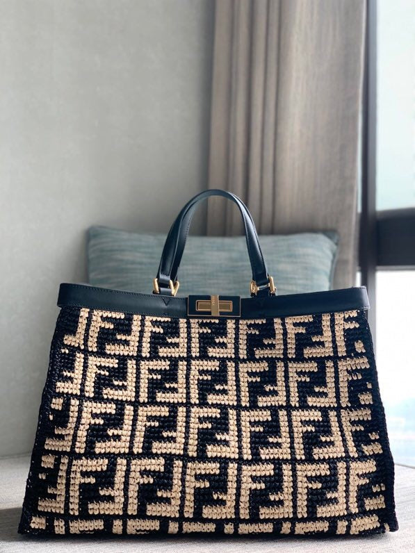 Ziva's Charm handbag – detail view (41cm*16cm*29.5cm)