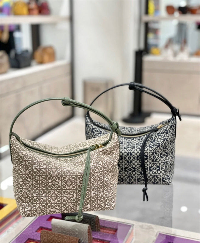 Ziva's Charm handbag – front view (21cm*17cm*12.5cm)